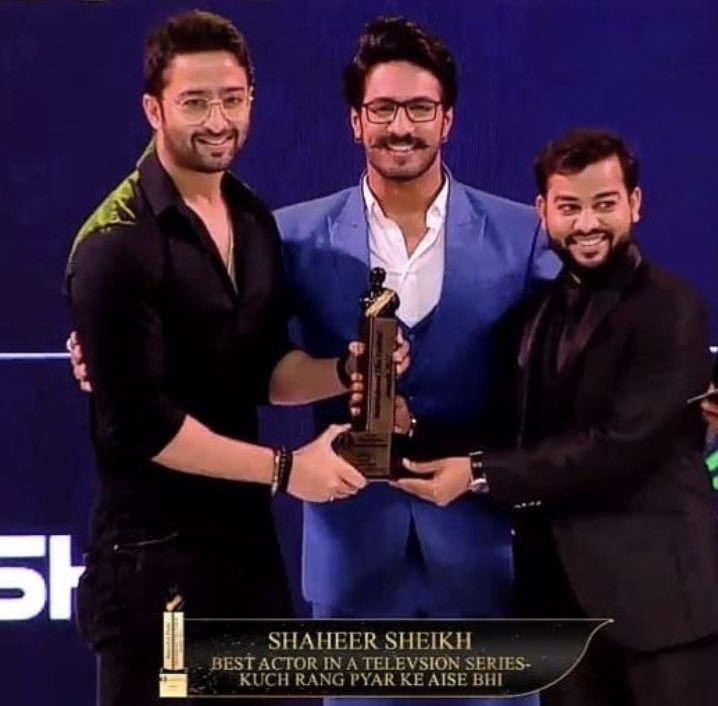 Irma18424049's tweet photo. I’ve waited for this moment of celebration….
The moment when he wins the most prestigious award that too for his outstanding acting skills. 🌺

Congratulation @Shaheer_S 🎉
And thank u once again for being the best reason of our happiness. 🙏👏
Keep shining.⭐️🌟

#ShaheerSheikh https://t.co/kBQ60Xtc9y