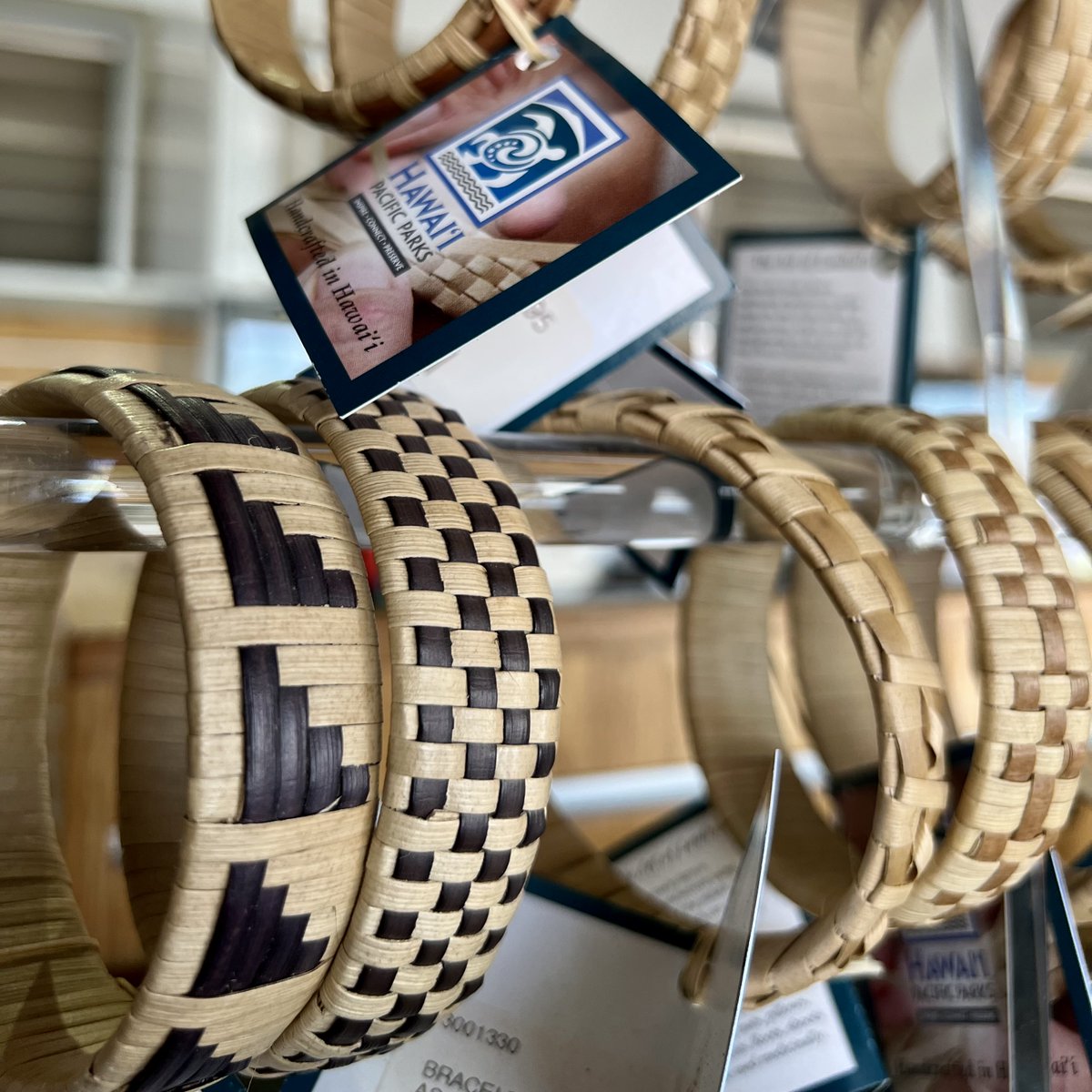 HIPacParks's tweet image. Everyone loves the lovely, light #bracelets seen in Hawaiʻi. #Lauhala, #pandanus plant, is widespread throughout Polynesia &amp;amp; valued for its versatility &amp;amp; usefulness. Entranced? Find these bracelets at our Hawaiʻi Island visitor center park stores.
🏝️
#shopyourparks #HawaiiParks