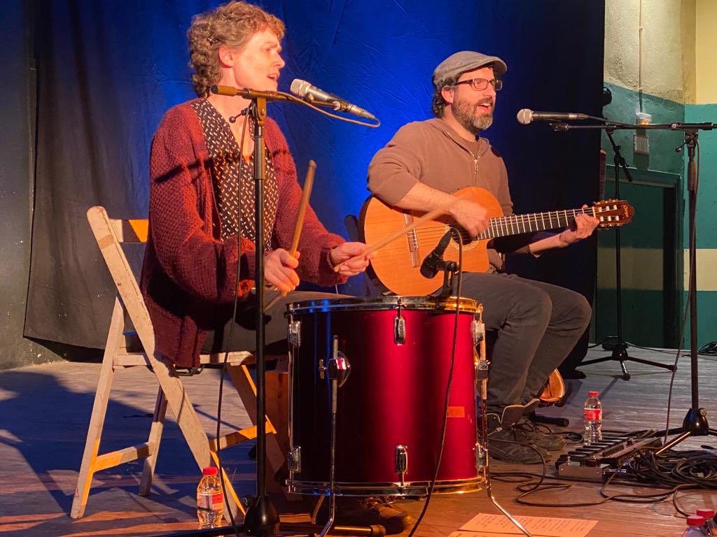 lamartarius's tweet photo. Almacelles ens va acollir tant i tant bé! Gràcies, Xavier Baró per pensar en nosaltres.
🎸@GuillemBallaz 
📷 Jordi Pascual

#nitsdetaverna
@AjAlmacelles https://t.co/lHBs2fvMbt