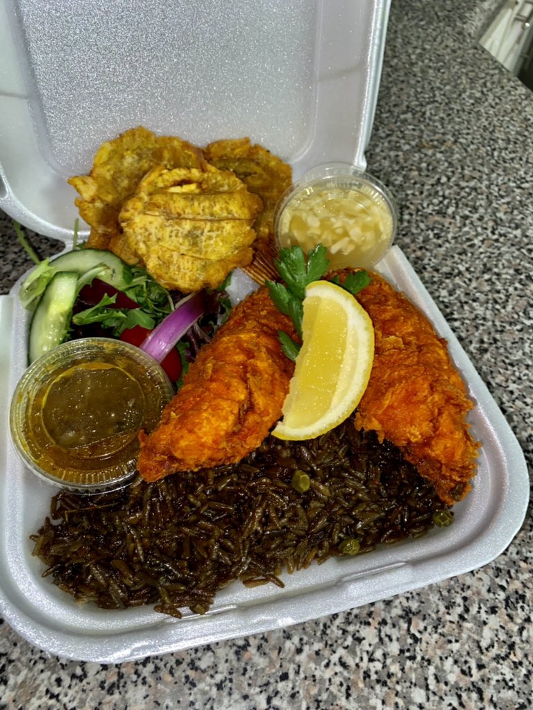 1804Kitchen's tweet image. Fried Butterflied Snapper.. 🔥🇭🇹🤤🙌🏾