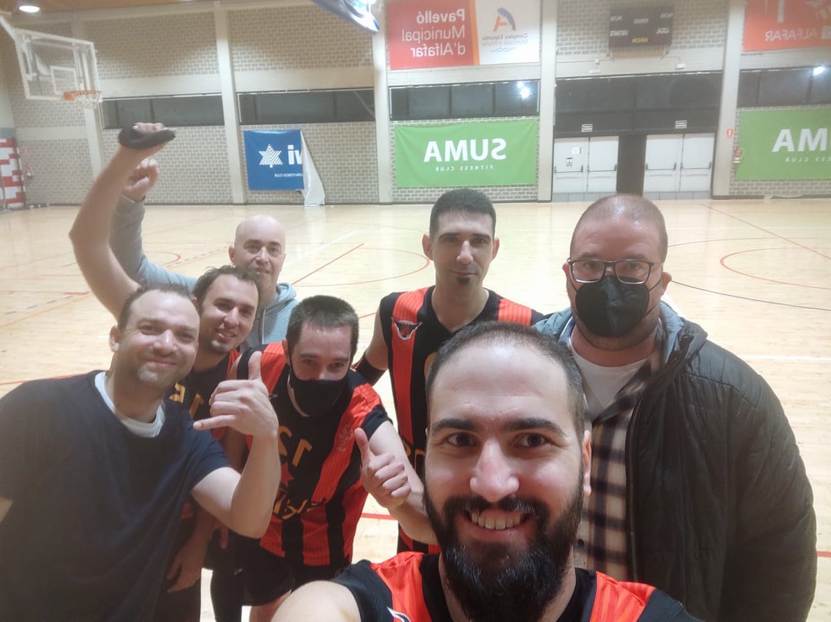 CBSKLNS's tweet photo. Seguimos disfrutando en una temporada cargada de estafa,magia, y mucha épica.
Victoria hoy en el Templo de la Estafa con sólo 6 tíos.
Amunt Equip!!
Amunt Afició!! https://t.co/nYqorDKDDe