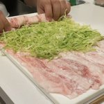 料理下手でも作れる？キャベツを肉で巻いた「逆ロールキャベツ」!