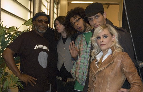 xprettyinpunk's tweet photo. samuel l. jackson, william beckett, travie mccoy, gabe saporta &amp; maja ivarsson / on set for the bring it (snakes on a plane) mv, 2006. https://t.co/o4gTAaTYc6