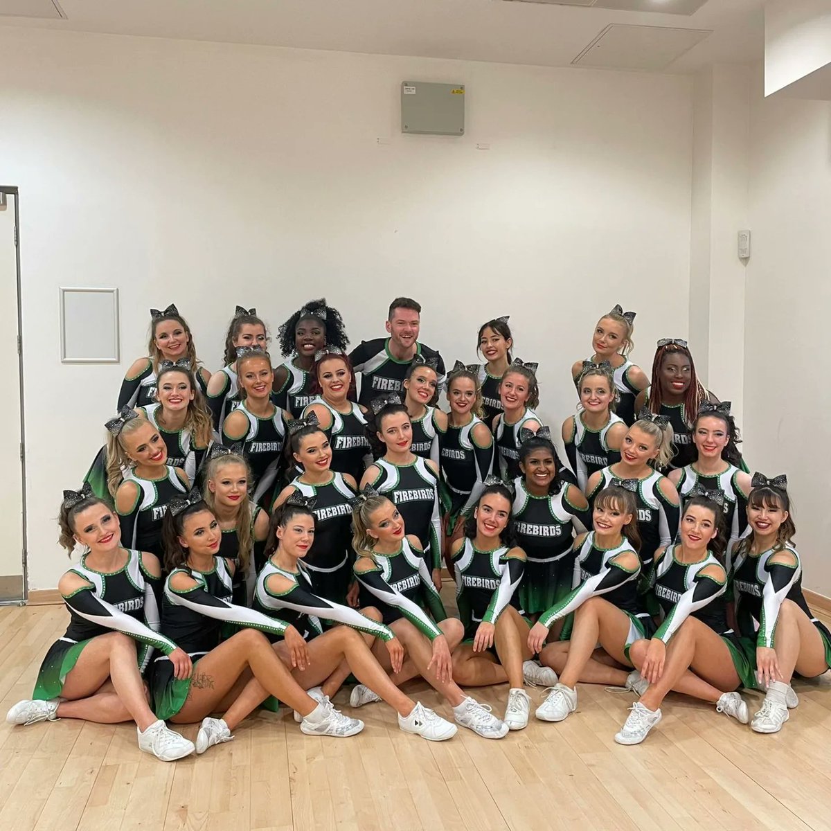 MeganHazelHayes's tweet photo. 1st in our division and best performance award, so proud 😊💚✨ https://t.co/pnQefPNydH