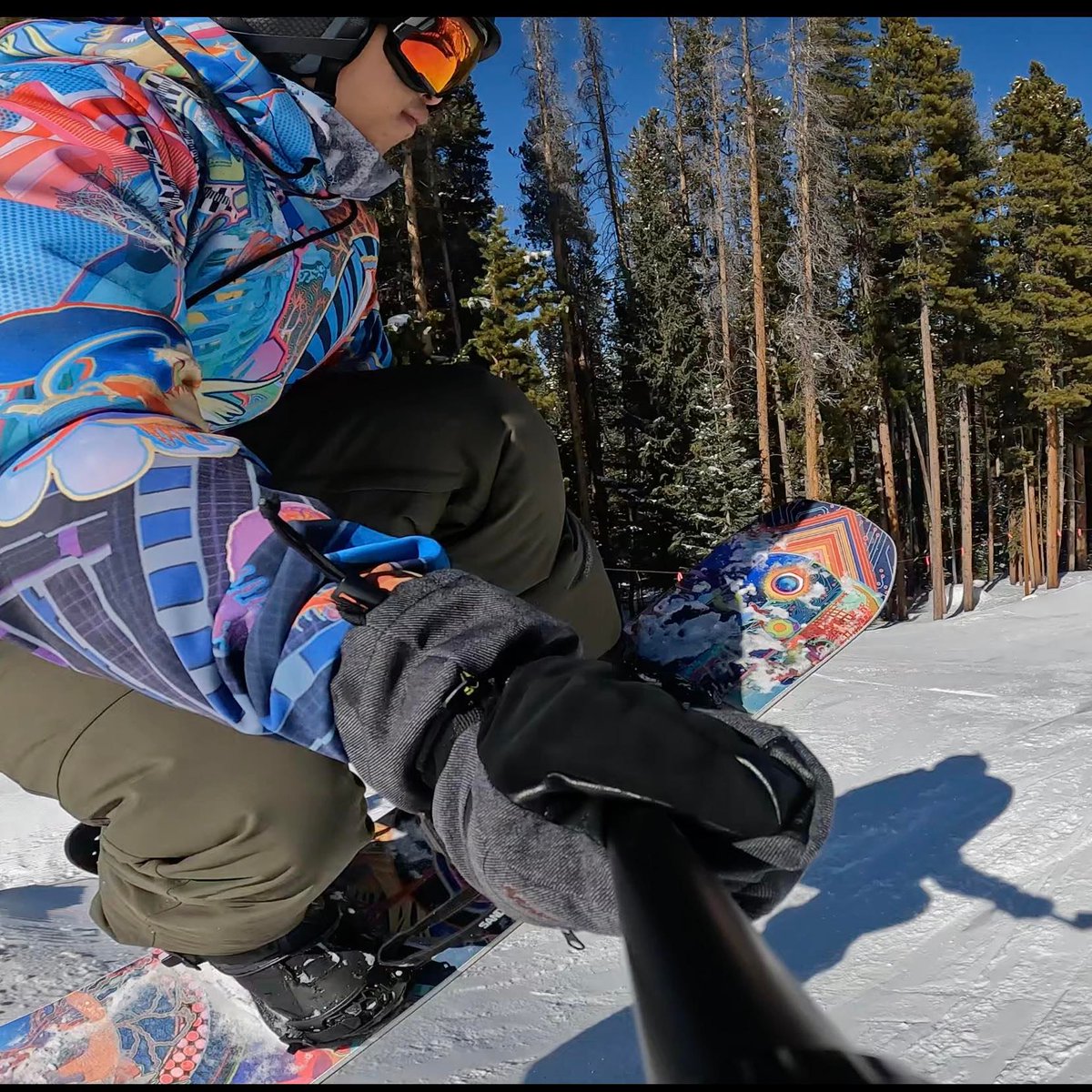 Learning to ride with a #GoPro and a selfie stick has been a challenge....

At least style points count for something!

@Android_Jones|@threyda|@neversummerind|@GoPro 
#GoSnowboarding
