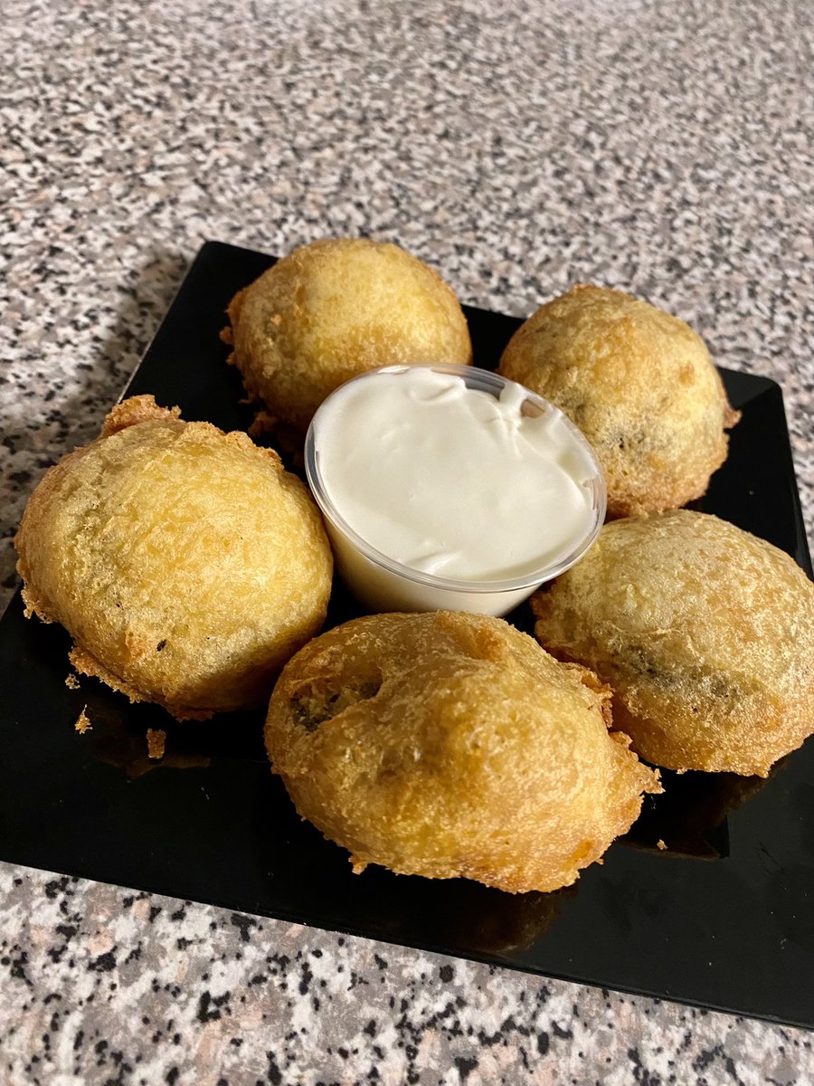 1804Kitchen's tweet image. Fried Oreos.. 🔥🤤.. #Haitianfood#mouthwatering#manjelakay#homecooking#thebest#1804#haiti#instafood#explore#Caribbeanfood#atl#atlantaeats#atlfoodies#foodblog#foodporn#haitianart#catering#creole#chefzoe#cheflife#entrepreneurs