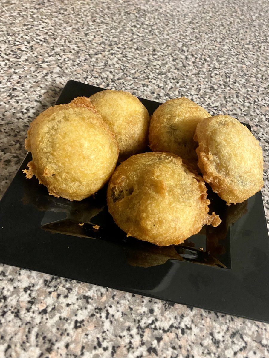 1804Kitchen's tweet image. Fried Oreos.. 🔥🤤.. #Haitianfood#mouthwatering#manjelakay#homecooking#thebest#1804#haiti#instafood#explore#Caribbeanfood#atl#atlantaeats#atlfoodies#foodblog#foodporn#haitianart#catering#creole#chefzoe#cheflife#entrepreneurs