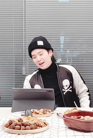 af_khn's tweet photo. MIN YOONGI. https://t.co/MVg8hTwSj3