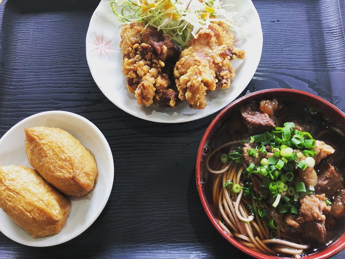 keikococostyle's tweet photo. 生麺のお持ち帰りがありがたい❣️
なかなか行けない時にも自宅で
「ひら田うどん」が食べられるので、いいですよね!
手土産にも大変喜ばれています!
「かりんとう」ももらいました♪
いつも親切丁寧にありがとうございます☺️
「HACCAP」100点👏👏
おめでとう㊗️
#中間市 #ひら田うどん
#HACCAP https://t.co/PzClgWa5qW