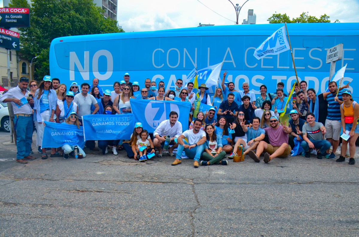 5noticiasuy's tweet photo. El bus Con la celeste ganamos todos recorrió ferias y puntos de militancias de Montevideo y Canelones. A partir del lunes se sumará a la gira del @PNACIONAL  por el No en el interior del país, recorriendo Soriano, Rio Negro, Paysandú y Salto. https://t.co/aX0Pd7f72e