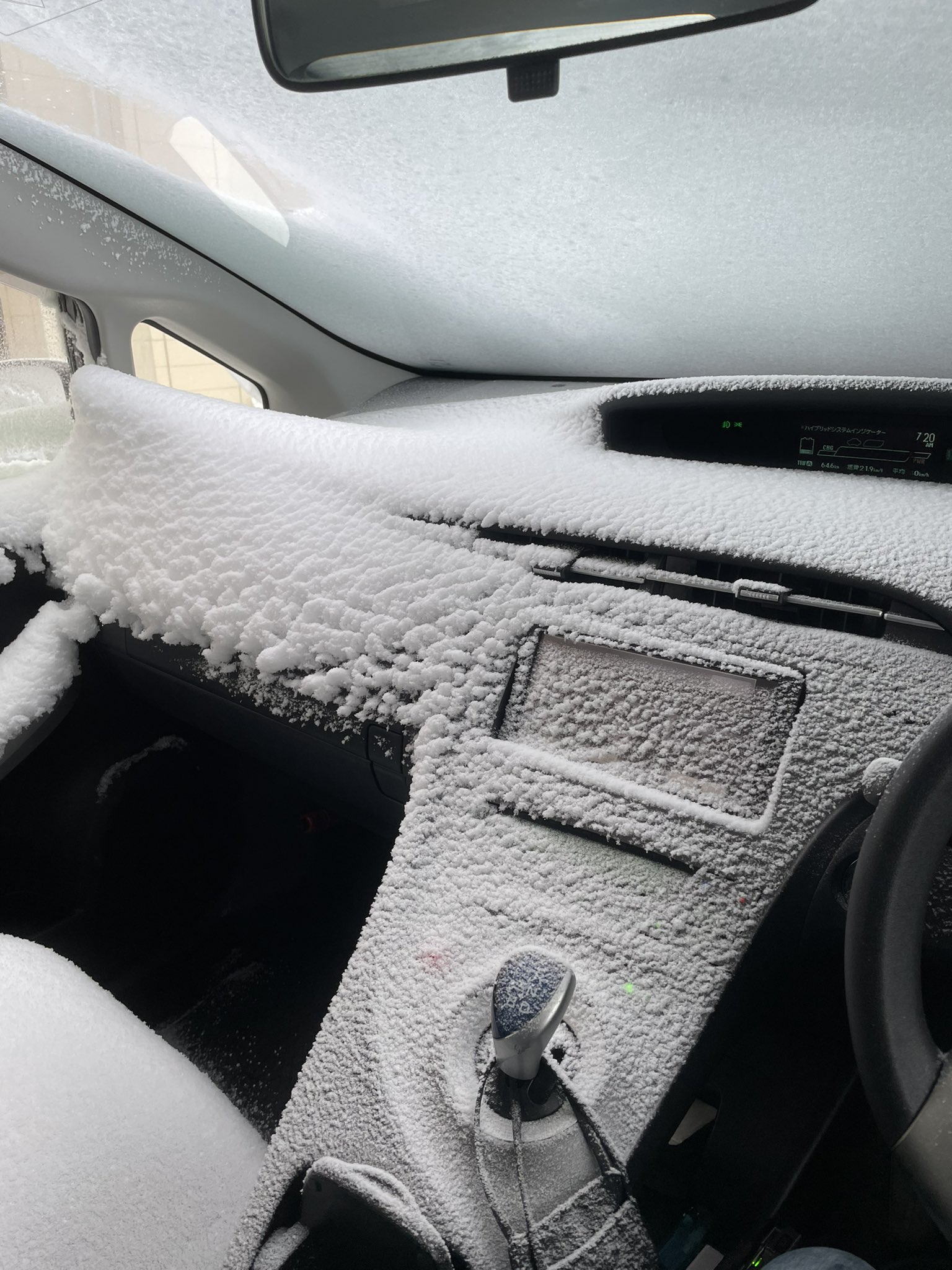 雪国で車のドアや窓を開けて放置していると 車内が雪まみれになる 話題の画像プラス