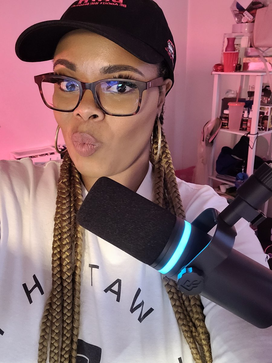 MsPinky313Play_'s tweet photo. New setup who this? Thank you @beacn #Beacn and @thenoirnetwork #NoirNetwork for gifting me this awesome setup! My broadcasts, shows, and podcasts are upgraded! #gifted https://t.co/Vvsy95owcg