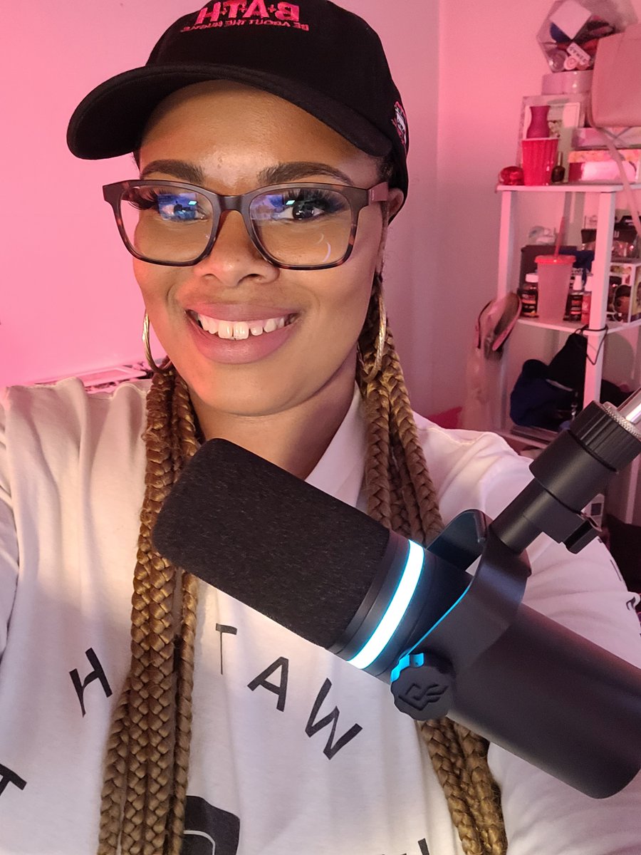MsPinky313Play_'s tweet photo. New setup who this? Thank you @beacn #Beacn and @thenoirnetwork #NoirNetwork for gifting me this awesome setup! My broadcasts, shows, and podcasts are upgraded! #gifted https://t.co/Vvsy95owcg