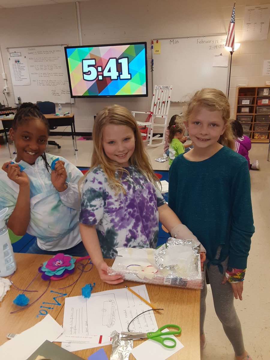 SproatMrs's tweet photo. STEM Day! Let's see who can build a boat that holds the most weight. https://t.co/9lToJTT79Z