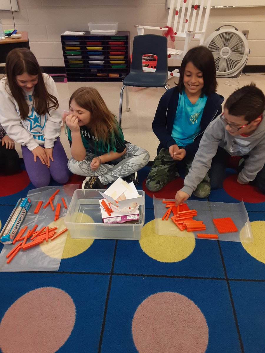 SproatMrs's tweet photo. STEM Day! Let's see who can build a boat that holds the most weight. https://t.co/9lToJTT79Z
