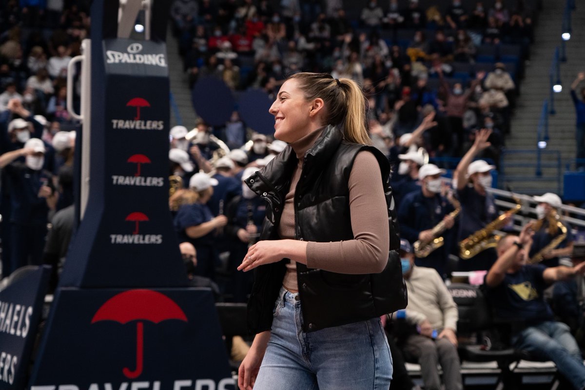 UConnWBB's tweet photo. LOOOOOOOOOOOU https://t.co/0XxykfbVyZ