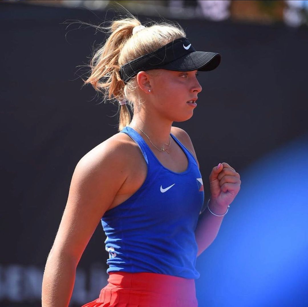 DobleFaltaOk's tweet photo. Con sólo 14 años, Brenda Fruhvirtova 🇨🇿 se clasificó a su primer main draw de un WTA 250 https://t.co/BxaOqVNOKt