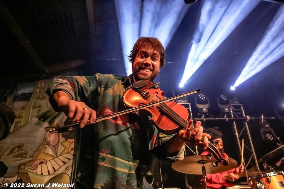 LeftoverSalmon's tweet photo. That's a wrap on our West Coast tour! Thanks to everyone who came out to see us! We've got plenty left in the tank for the rest of the year. Stay tuned! https://t.co/55LwrxTzbW

📸: @susanjweiandphoto / @must_have_media https://t.co/uTYvbCnpP6