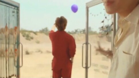 Hoseokie1306's tweet photo. Gente tengo una idea y conciste que cuando sea la re-transmisión del concierto de BTS en los cines, como ya sabemos algunas Armys no tienen sus Army bombs, será bonito que llevemos un globo morado y lo usemos como una Army bomb [...]

#BTSARMY #BestFanArmy #iHeartAwards @BTS_twt https://t.co/A8ULpGXt8i