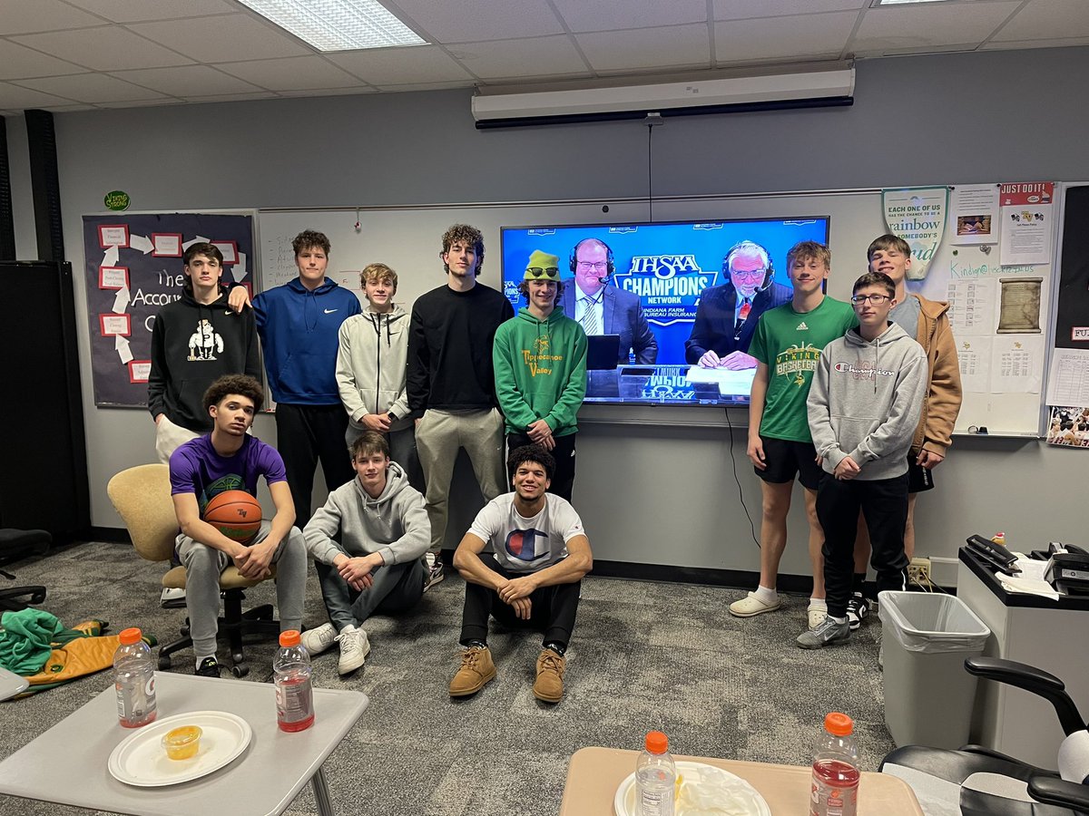 The Vikings eating pizza and watching the sectional draw.  What an incredible group of young men! <a href="/IHSAA1/">IHSAA</a> <a href="/IHSAAtv/">Champions Network</a>  #ThisIsHoosierHysteria #4B #4EVER