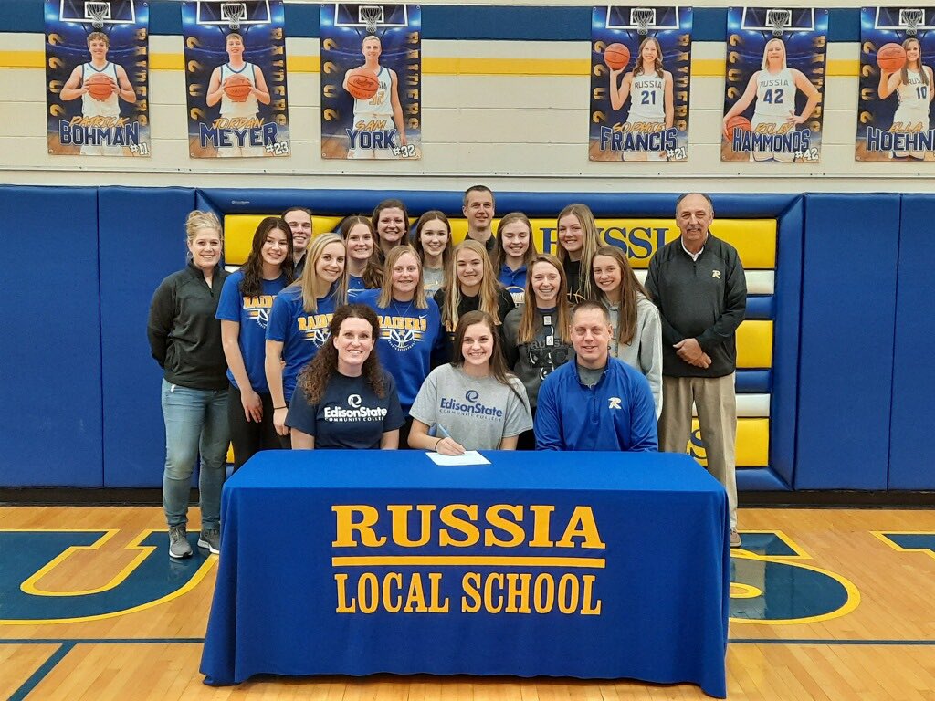 LocalRussia's tweet photo. Congratulations to Ella Hoehne who officially signed her letter of intent to play at Edison! https://t.co/6PsBZz2JiB