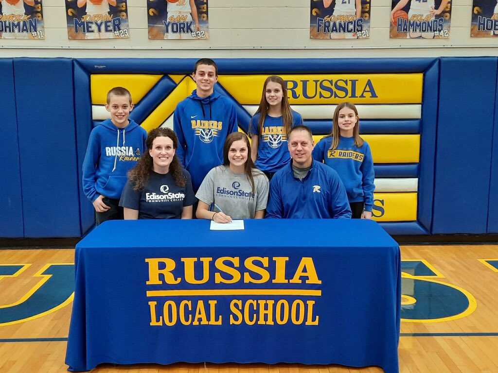 LocalRussia's tweet photo. Congratulations to Ella Hoehne who officially signed her letter of intent to play at Edison! https://t.co/6PsBZz2JiB