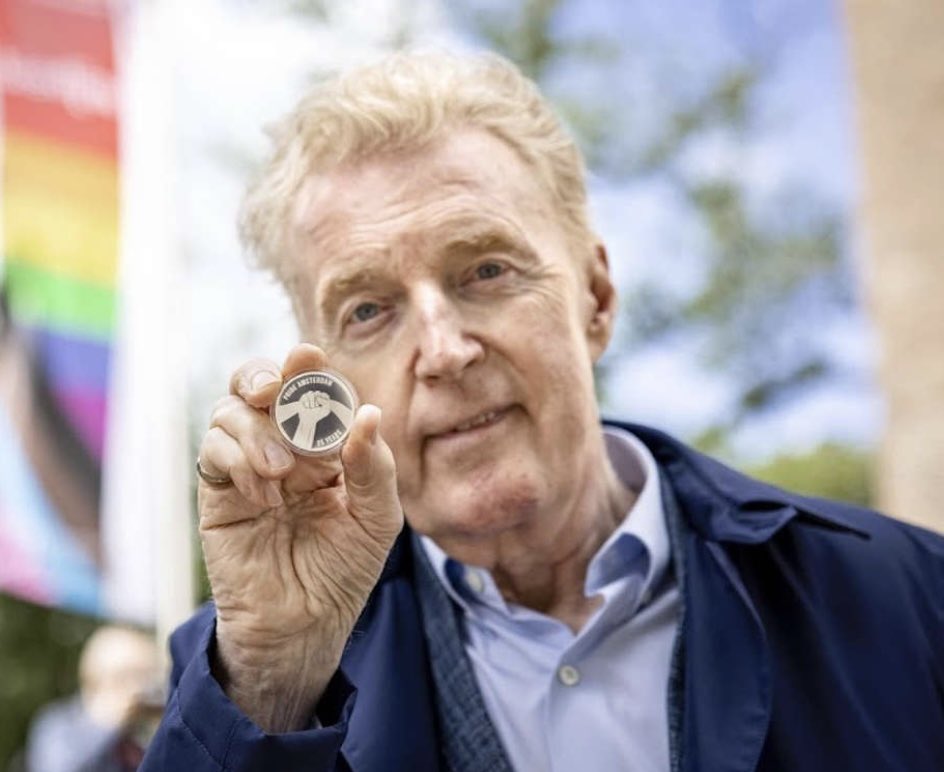 Robin_v_Wijk's tweet photo. Ik hou van die man.❤️
André van Duin, vandaag 75 geworden.
Gefeliciteerd🎉🎉🎉
#andrevanduin #Andre75 
#andrévanduin #meneerdebok
#vooraltijd 💟 #samen 💕 https://t.co/YqFSnVLM93