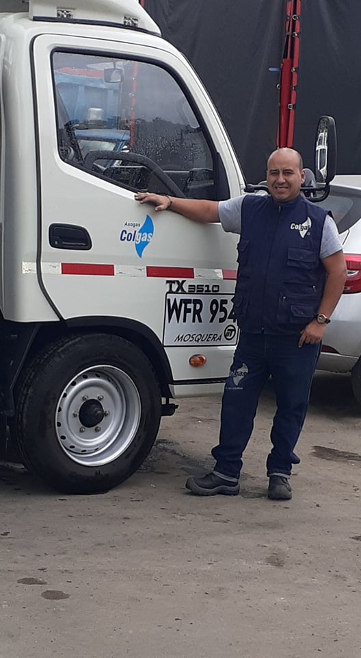 GasnovaCo's tweet photo. #HistoriasGLP Por su compromiso y cumplimiento en la distribución del servicio público domiciliario del #GasLP, exaltamos a Jason Espitia, quien labora en la empresa #Asogas #Colgas (grupo #NORGAS) y cubre la zona norte de #Bogotá. @Superservicios https://t.co/GYeWXpPbg9
