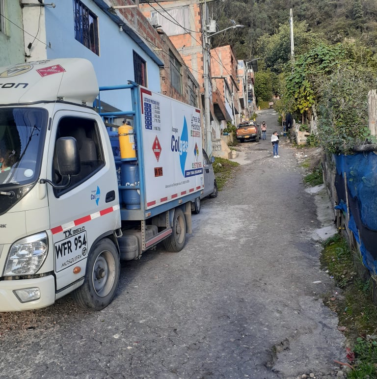 GasnovaCo's tweet photo. #HistoriasGLP Por su compromiso y cumplimiento en la distribución del servicio público domiciliario del #GasLP, exaltamos a Jason Espitia, quien labora en la empresa #Asogas #Colgas (grupo #NORGAS) y cubre la zona norte de #Bogotá. @Superservicios https://t.co/GYeWXpPbg9
