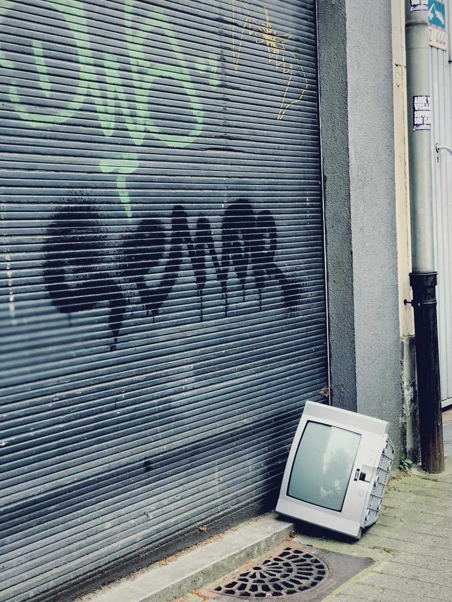 Manuella0803's tweet photo. Loneliness de rue version objet. https://t.co/Nl9ciaoHzb
