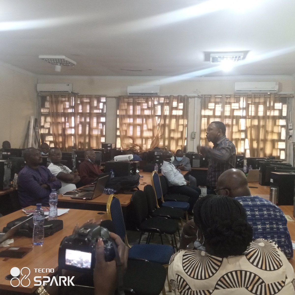 EMwimbi's tweet photo. 3em session des formations sur le LMD. Après les administratifs et le corps professoral, Mwalimu Cephas Kwalbiliwa coach et spécialiste en LMD sera de nouveau en atelier de formation de 8 jours avec les chefs des travaux de l'ISTM kinshasa. Objectif: enseigner, évaluer autrement https://t.co/OlsXKLn8Ns