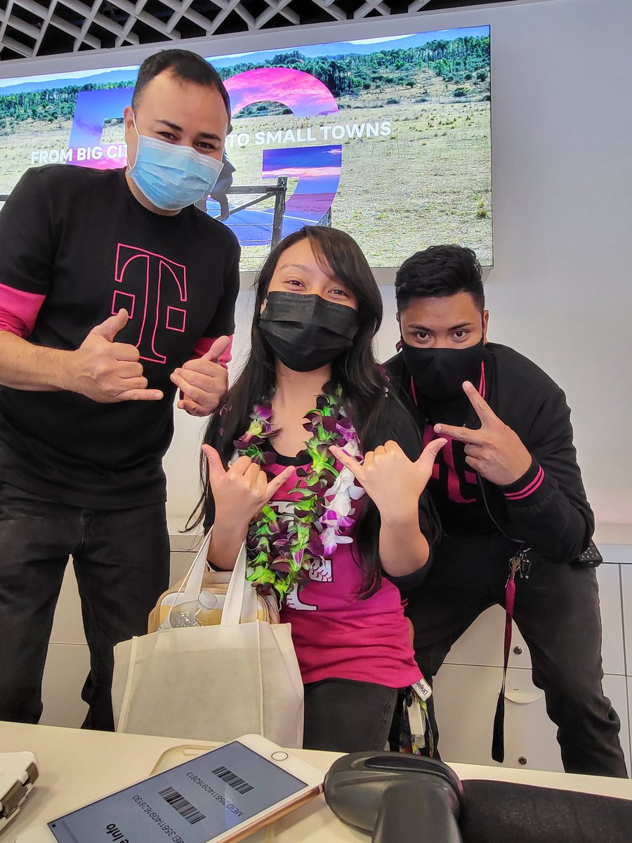 SunnyValencia14's tweet photo. My last day as an ME at Pearl Kai was yesterday and I'm so grateful for my team!! I'm going to miss everyone!! #PKPride #PKLegends #BeMagenta https://t.co/mrbRPbmfhN