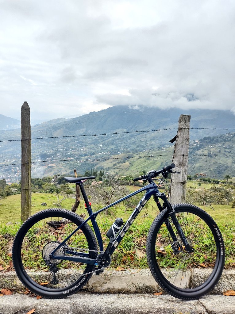 juanchorrolls's tweet image. Camino a San Pedro por el Limonar 💪🏾🚵🏽‍♂️
#Trekbikes #Procaliber #Copacabana