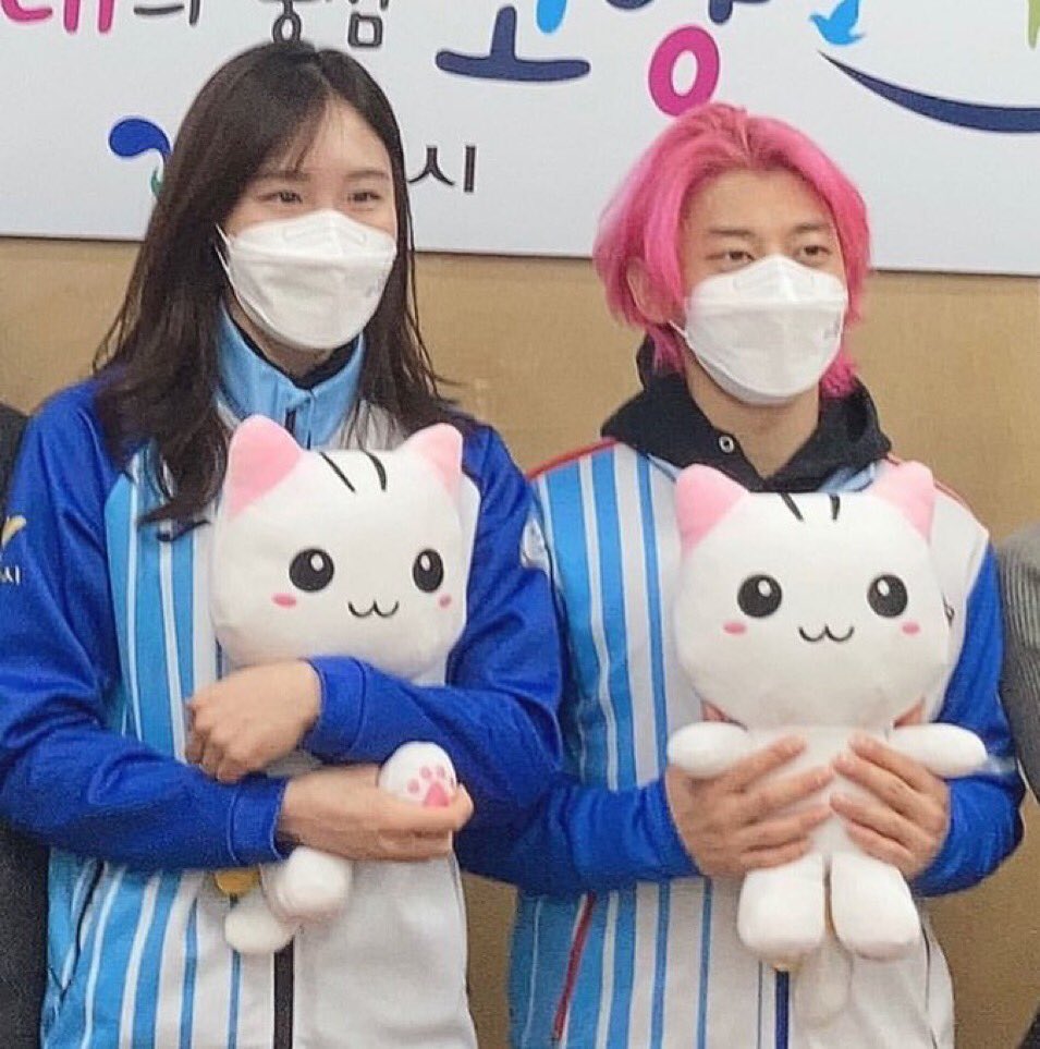 molang0822's tweet photo. 고양이 젤리 자랑중이야??? ㅋㅋㅋㅋㅋ 귀여워 https://t.co/T029sBPTyz