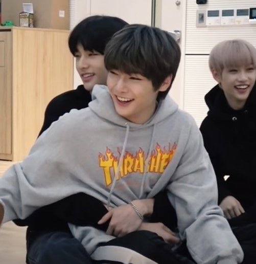 loversminsung_'s tweet photo. HYUNIN AU || Till the end 

Hyunjin y Jeongin se conocen en el hospital, conectando rápidamente el uno con el otro, siendo separados a los pocos días. Ambos viviendo a extremos del país, meses sin verse, deciden regresar al hospital para reencontrarse, parecía una idea perfecta. https://t.co/EpKFZmKc53