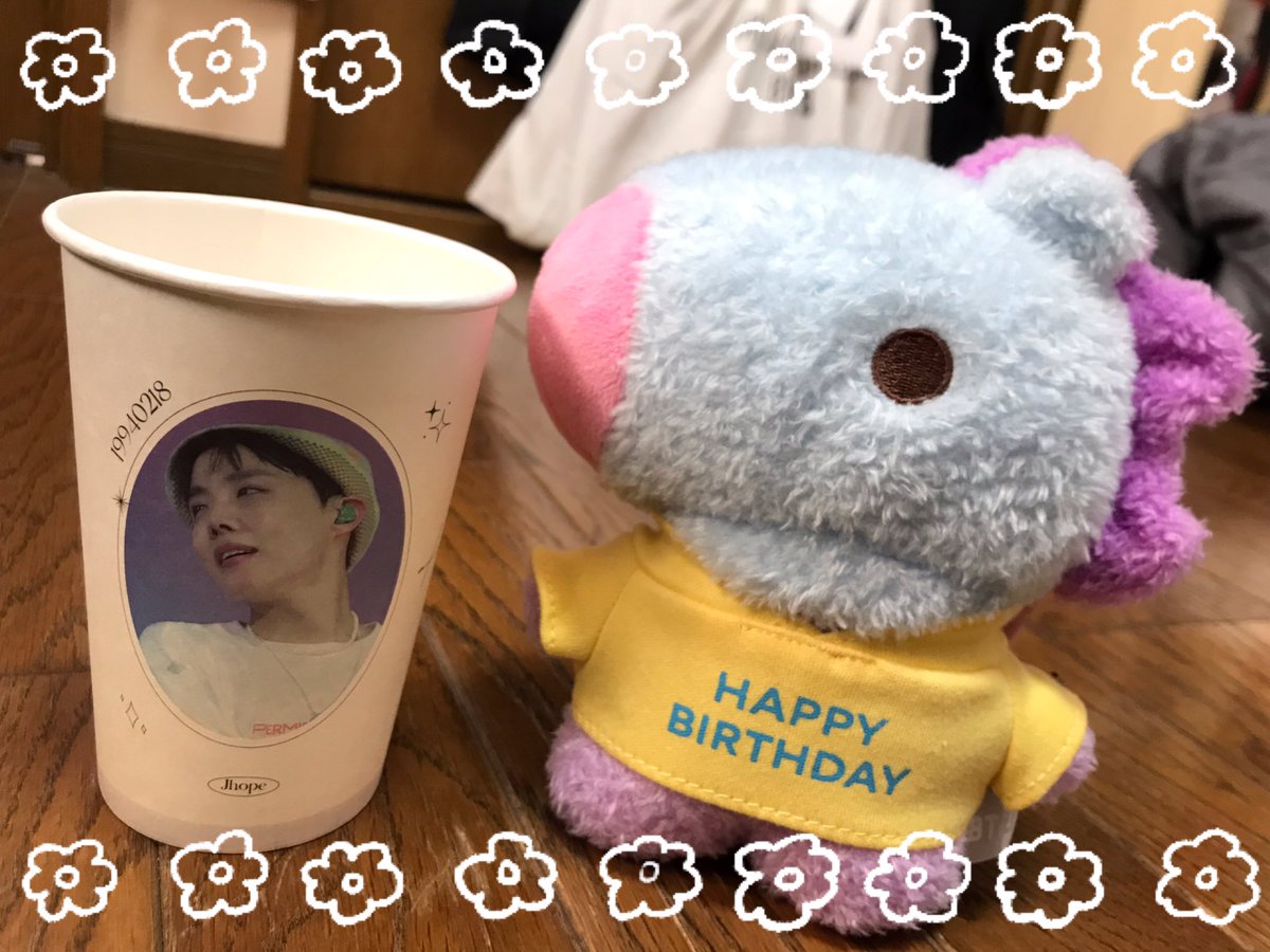 94s_hope's tweet photo. 待ってた紙コップ🥺🥺
特典のポスターめちゃでかくてびっくり💦笑
店内はステキな写真がいっぱいで眺めながらいつまでも居座れそうやった(⑉• •⑉)❤︎
相変わらずレシートも可愛い💕

@HOPESHINE_0218 
@HOPESHINEJP 
@CafeItem

#희망으로_가득찬_호석아_생일축하해
#happy_hoseok_day https://t.co/VIm3EMOmf1