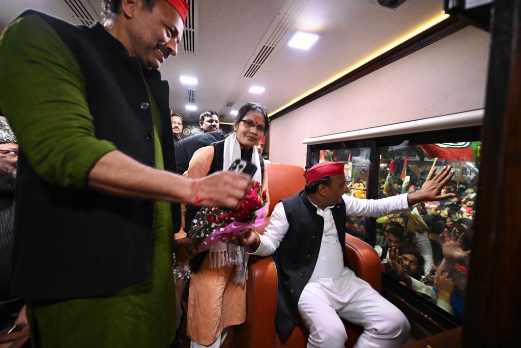 samajwadiparty's tweet photo. समाजवादी विजय यात्रा, लखनऊ https://t.co/xqehflo8xX