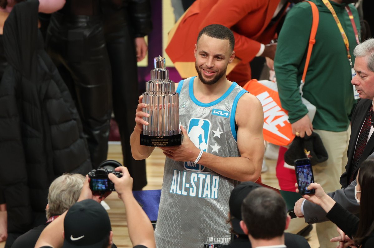 ESPNInsights's tweet photo. Stephen Curry became the 2nd player in NBA All-Star Game history with a 50-point game (Anthony Davis 52, 2017)

Curry is now the 3rd-oldest player to win All-Star Game MVP (33-343d) only behind Michael Jordan (34-356d, 1998) and Shaquille O'Neal (36-346d, 2009) https://t.co/vYA87AoUDt