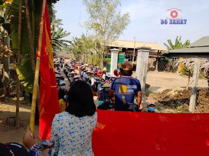 b3rry_y's tweet photo. Marching and sitting-in strike against the military dictatorship in various villages of Salingyi and Yinmarpin.Protestors saluted for the fallen heroes for a minute.

#GenocidalMilitary #2022Feb21Coup
#WhatsHappeningInMyanmar
#ICJ_BringSACToJustice https://t.co/J3DV8D5TYV