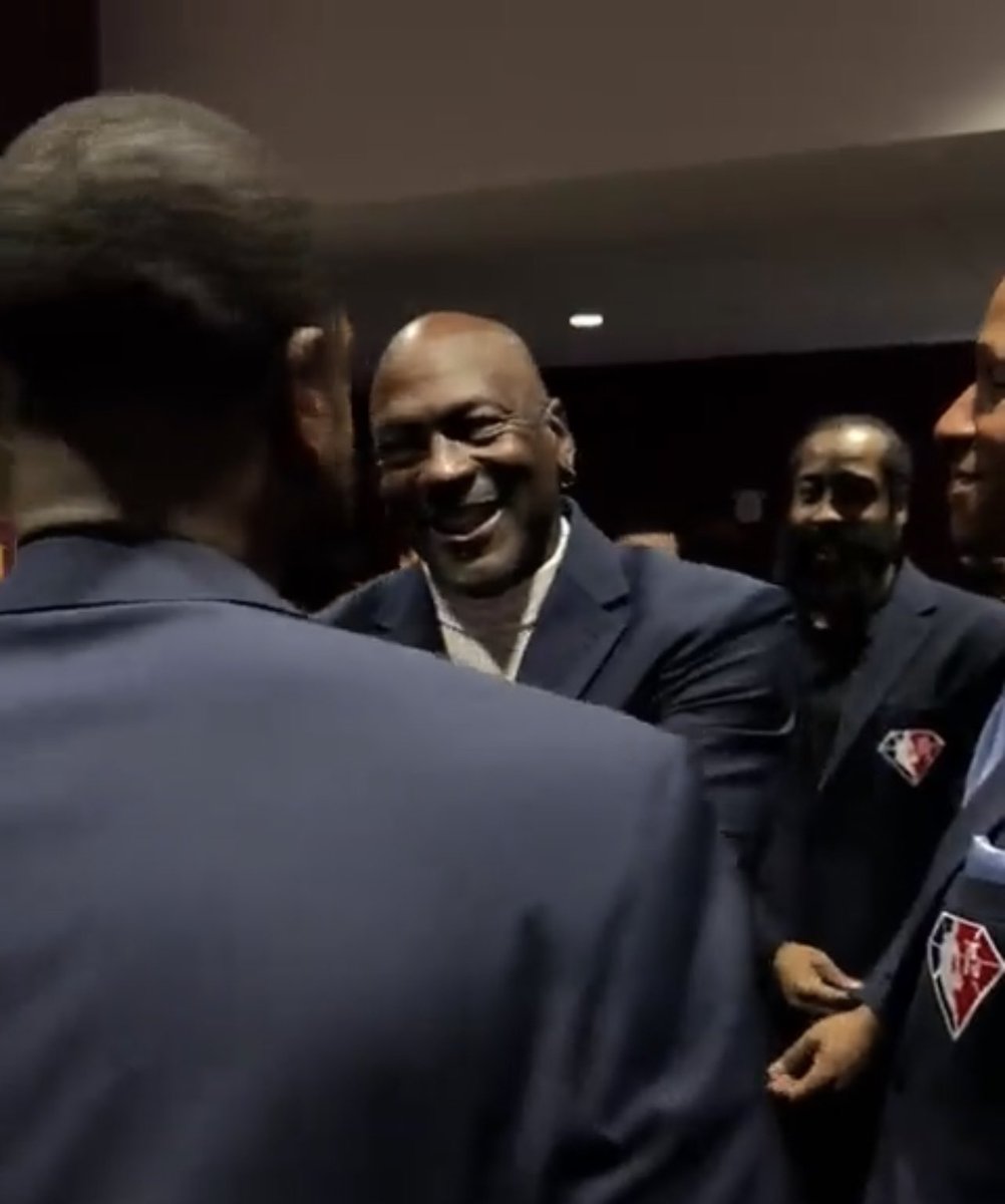 This man MJ won all 6 of his parlays or something cuz I never seen dude so affectionate in public 😭😭😭