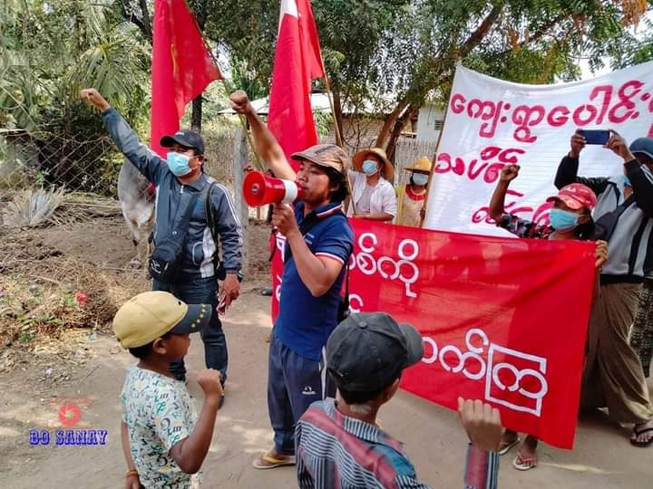 b3rry_y's tweet photo. Marching and sitting-in strike against the military dictatorship in various villages of Salingyi and Yinmarpin.Protestors saluted for the fallen heroes for a minute.

#GenocidalMilitary #2022Feb21Coup
#WhatsHappeningInMyanmar
#ICJ_BringSACToJustice https://t.co/J3DV8D5TYV
