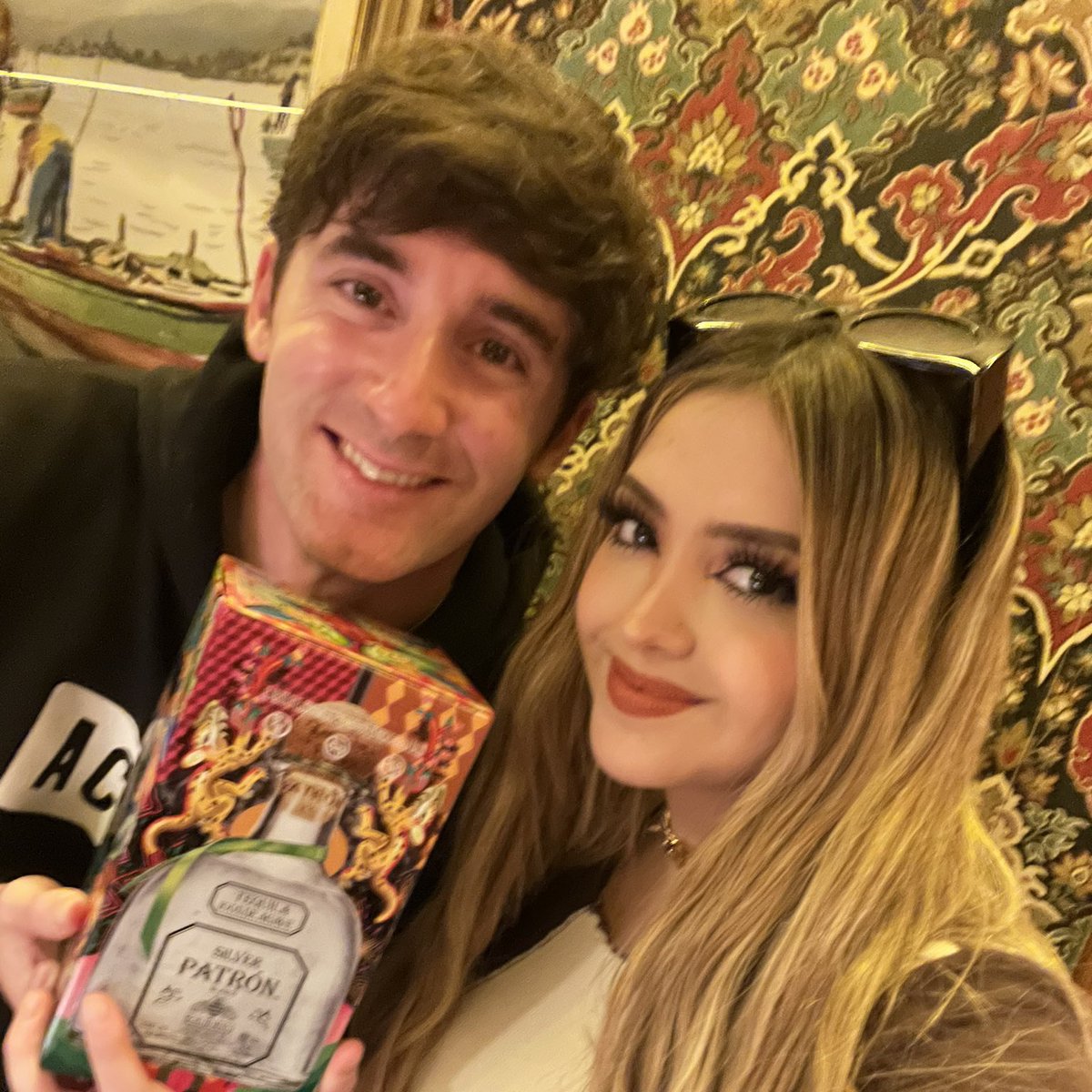 auronidk's tweet photo. Ya que ellos no suben fotos, toca hacerlas😓 
100% real 🥵🤙🏻
#auronplay 
#Luzu 
#VeladadelAno2 https://t.co/1OUaofe5ii