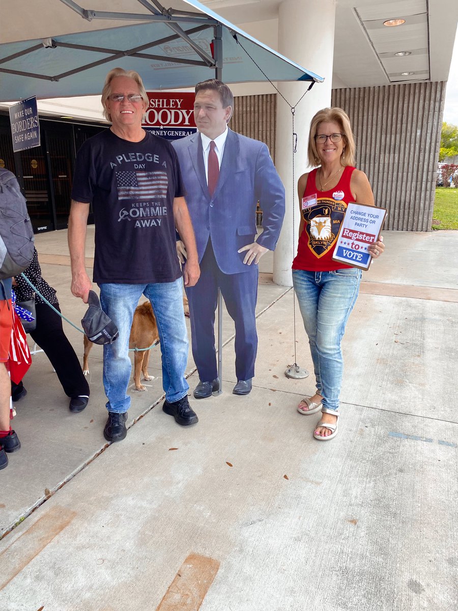 Alexa_Amor_'s tweet photo. A weekend full of GUNS, PATRIOTS and newly registered REPUBLICANS. Enough said. Pew pew🔫🎯 #GunShow #2ndAmendment #LeadRight #TeamFlorida #FloridaVictory https://t.co/sNla34QSdH