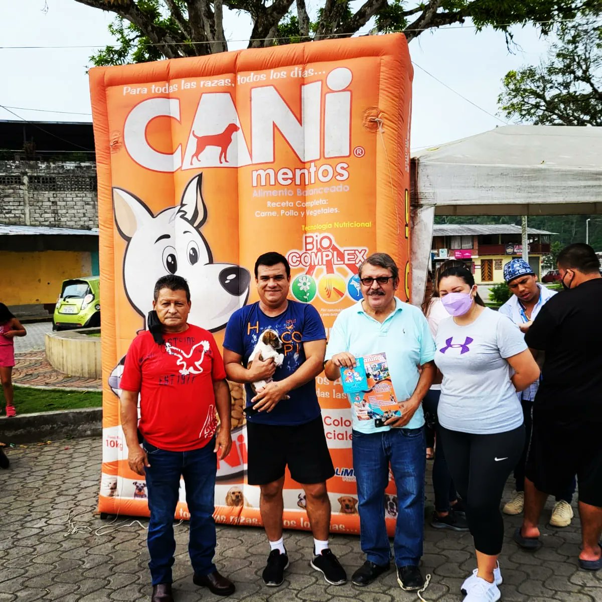 Rodrigo_AcostaM's tweet photo. #FaunaUrbana | Gracias a Veterinaria Miraflores por apoyarnos en la realización de la Gran Jornada de Vitaminización💉🩺 y Desparasitación de nuestras mascotas🐶🐕‍🦺 en Puerto #Napo y Puerto #Misahuallí.

#GenteHonesta #ProgresoDeTena https://t.co/0UlTzPNiDr