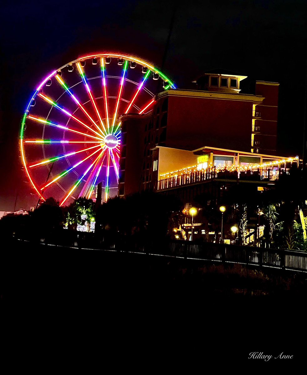 Sunday night from the @SkyWheelMB. Beautiful shot Hillary Anne!