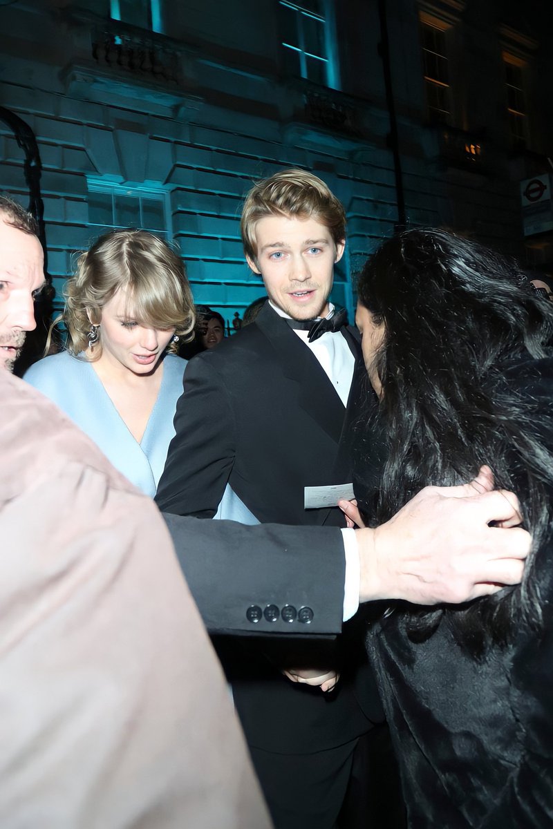 factsboutTSwift's tweet photo. Happy birthday, Joe Alwyn!

"Delicate" was written in the time when Taylor disappeared on the media, and Joe was there even in her worst time. 

Thank you Joe for being with Taylor and seeing the truth in her, not what the media was trying to portray her. https://t.co/WSd7Deax4h