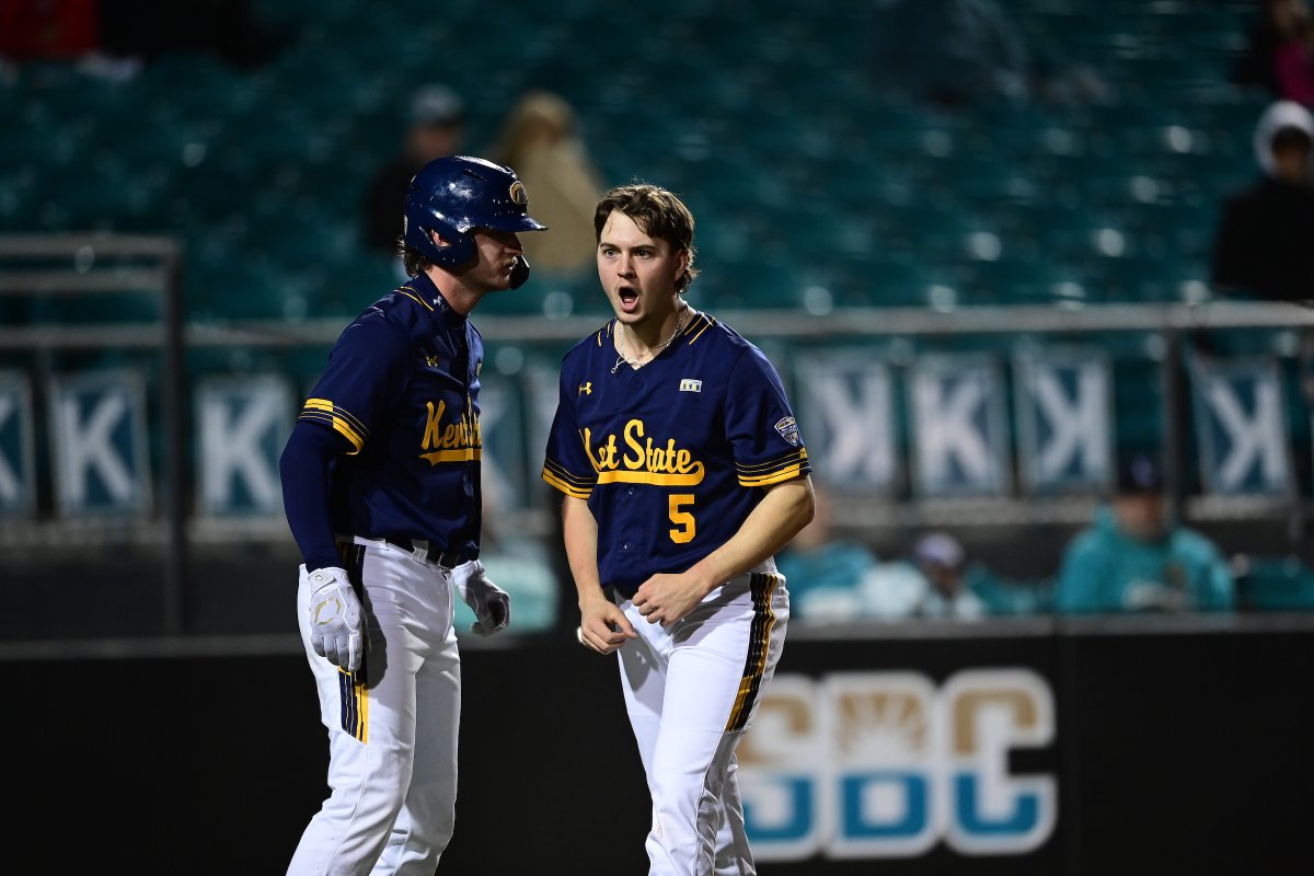 KentStBaseball's tweet photo. BALLGAME!
Longwell gets W with a heads up fielding play to nab the potential tying run and a HUGE strikeout to end it!

Flashes get the 2-1 win!

#BiteDown https://t.co/RoZFS6bQk5