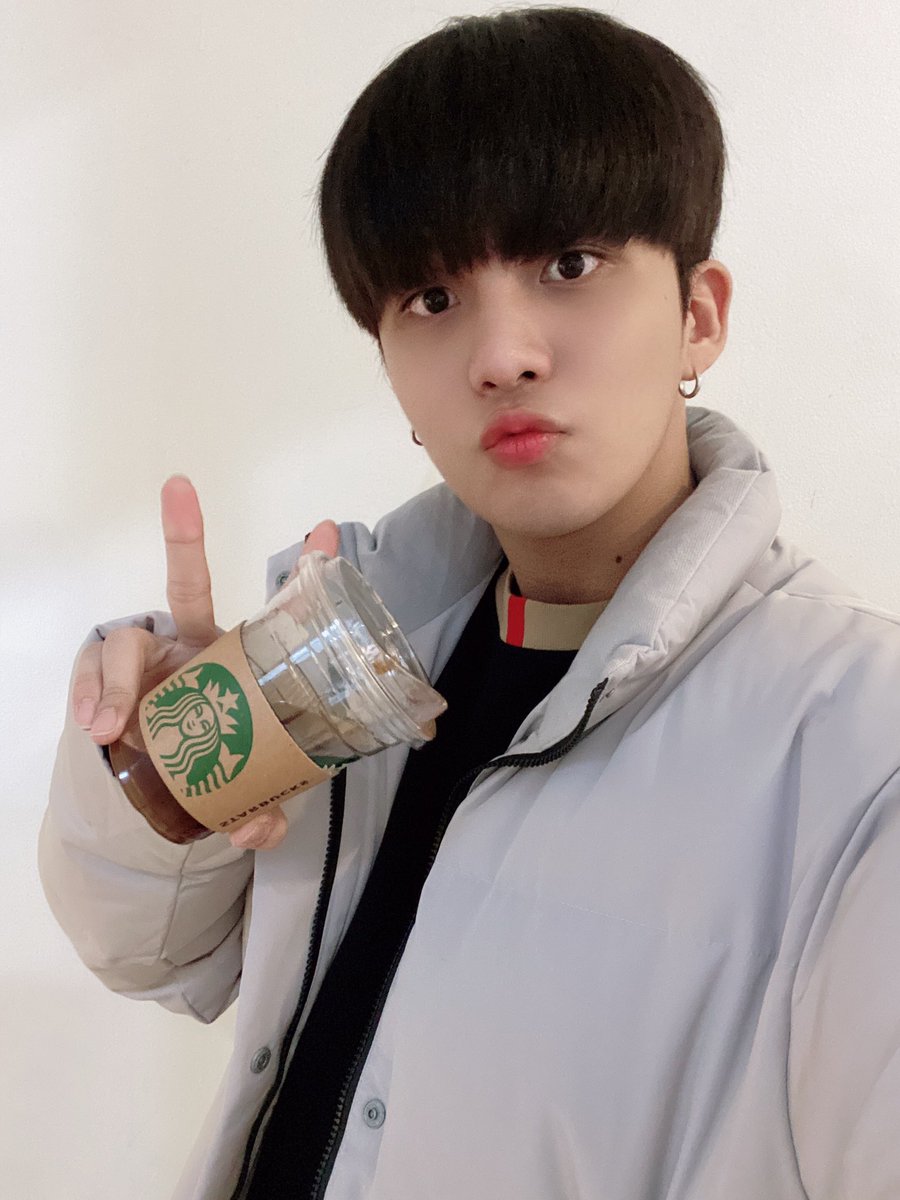 jonghotd's tweet photo. 200221 twitter

this freaking shirt i swear 😭 

#ATEEZ #JONGHO #에이티즈 #종호 
#최종호 #ジョンホ @ATEEZofficial https://t.co/d8KKg8PRp0