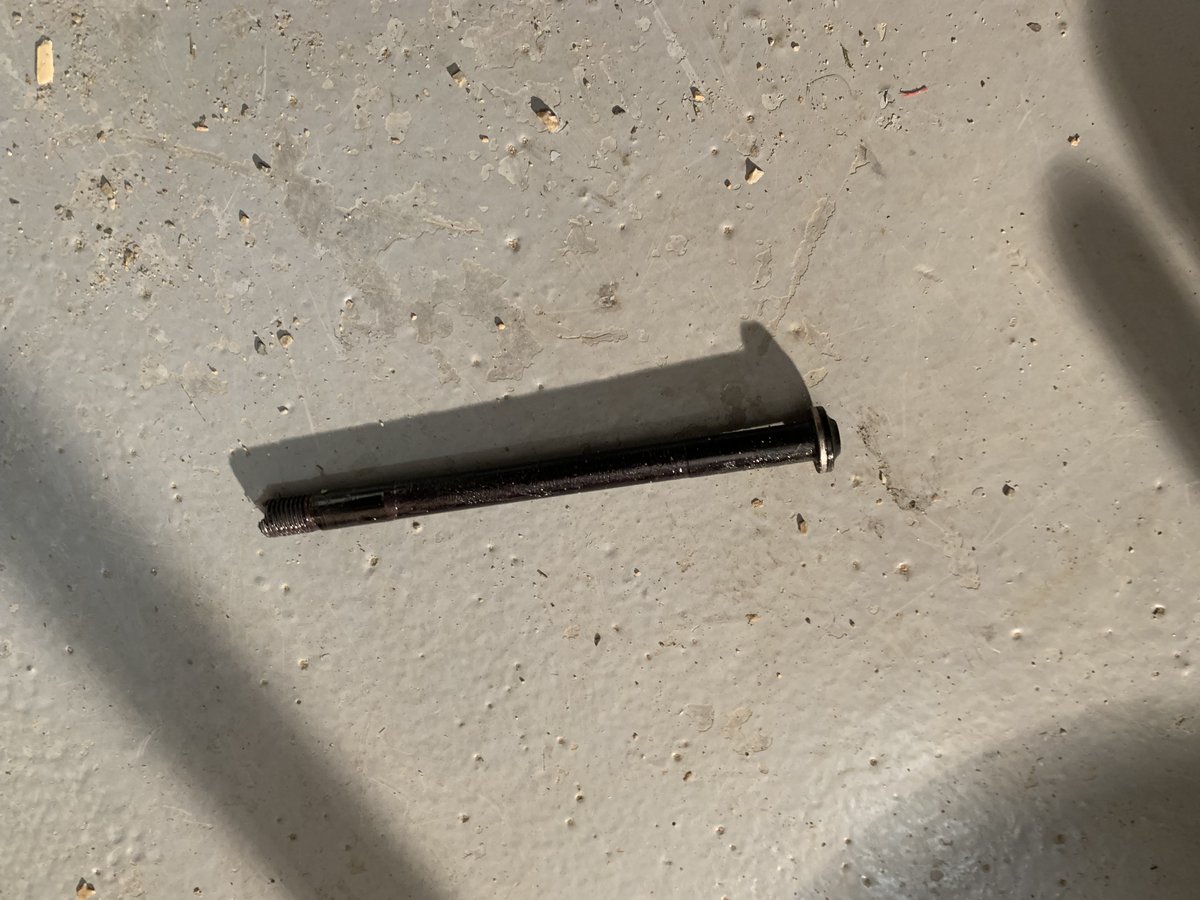iPoteNono's tweet photo. @YubaBicycles Hello, what’s the specification of the Rear Thru-Axle of elmundo 2020? Diameter 12mm but what thread and length? Regards https://t.co/43HVkdH0JE