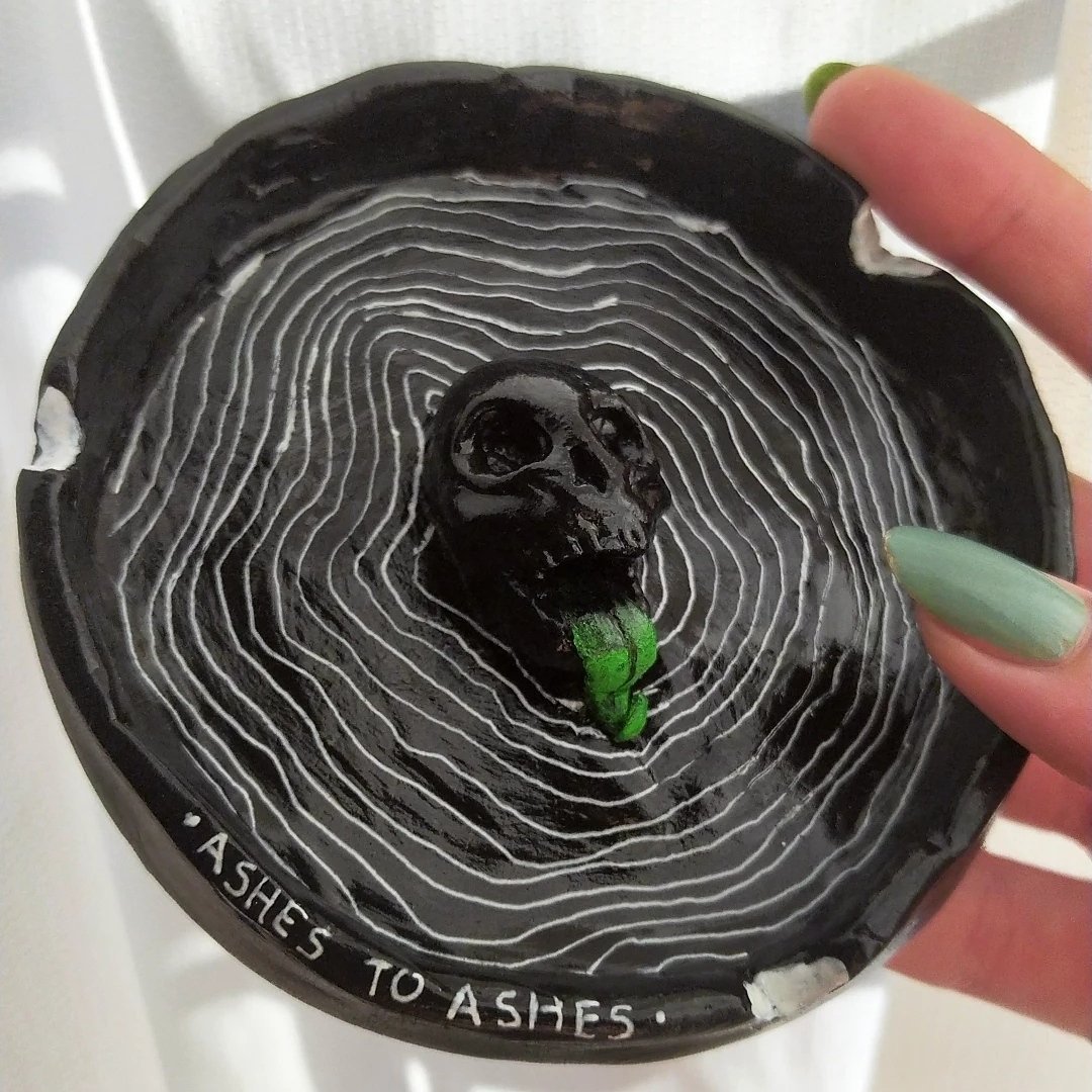 saturnovsky's tweet photo. Mais um cinzeirinho disponível garoutass
Cerâmica fria, 10cm
R$45
#ashtray #cinzeiro https://t.co/UAhamCTs3E